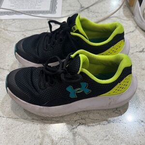 Under Armour Kids Black and Neon Green Sneakers